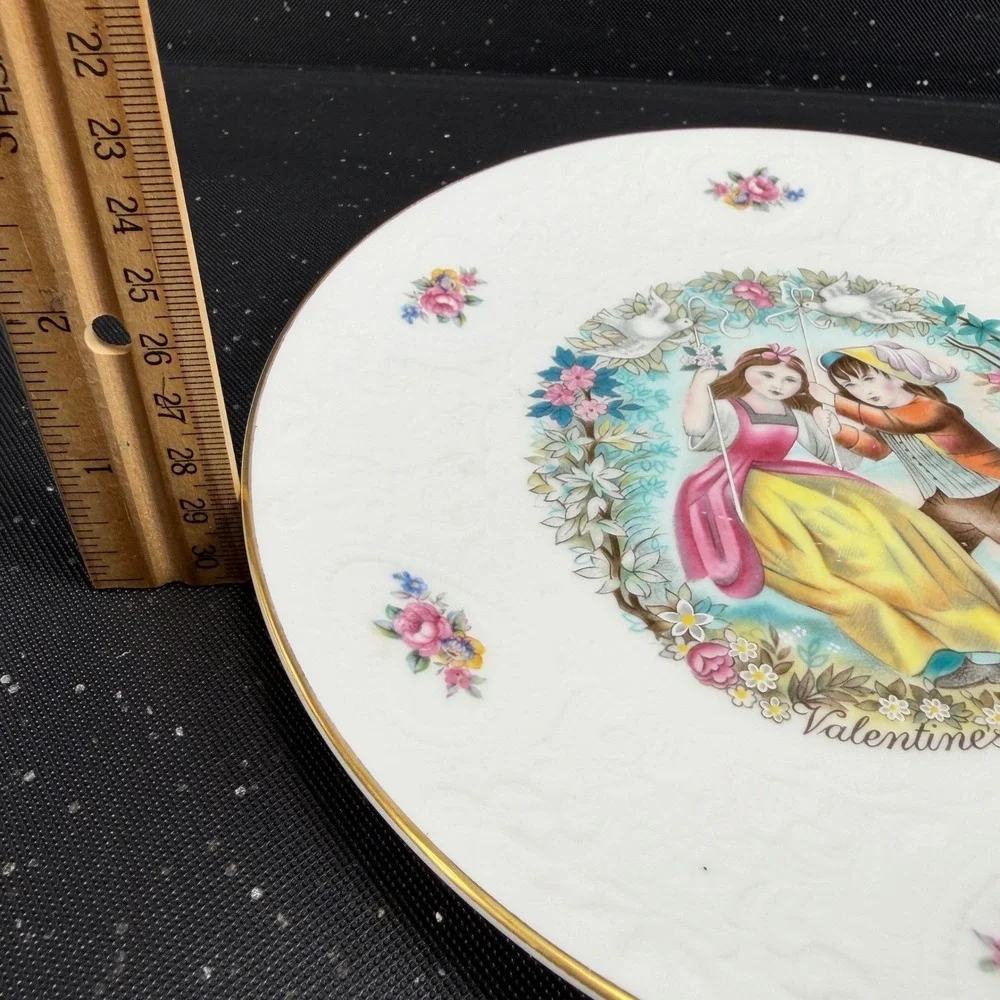 Royal Doulton Valentines Day 1979 Collector Plate Bone China Gold Trim 8 Inch